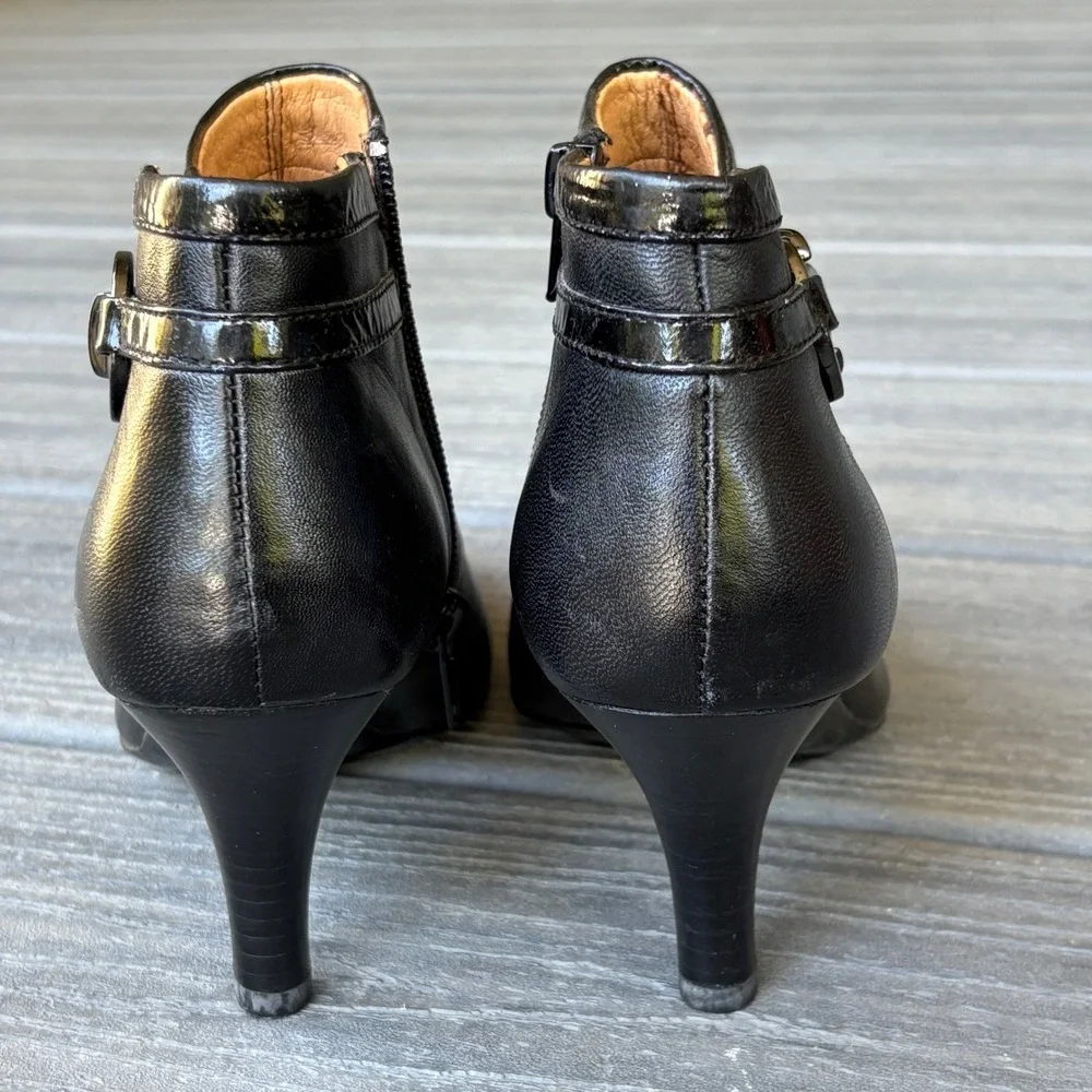 Sofft 8m Ankle Boots Black Leather Pointed Toe Buckle Detail Side Zip Booties